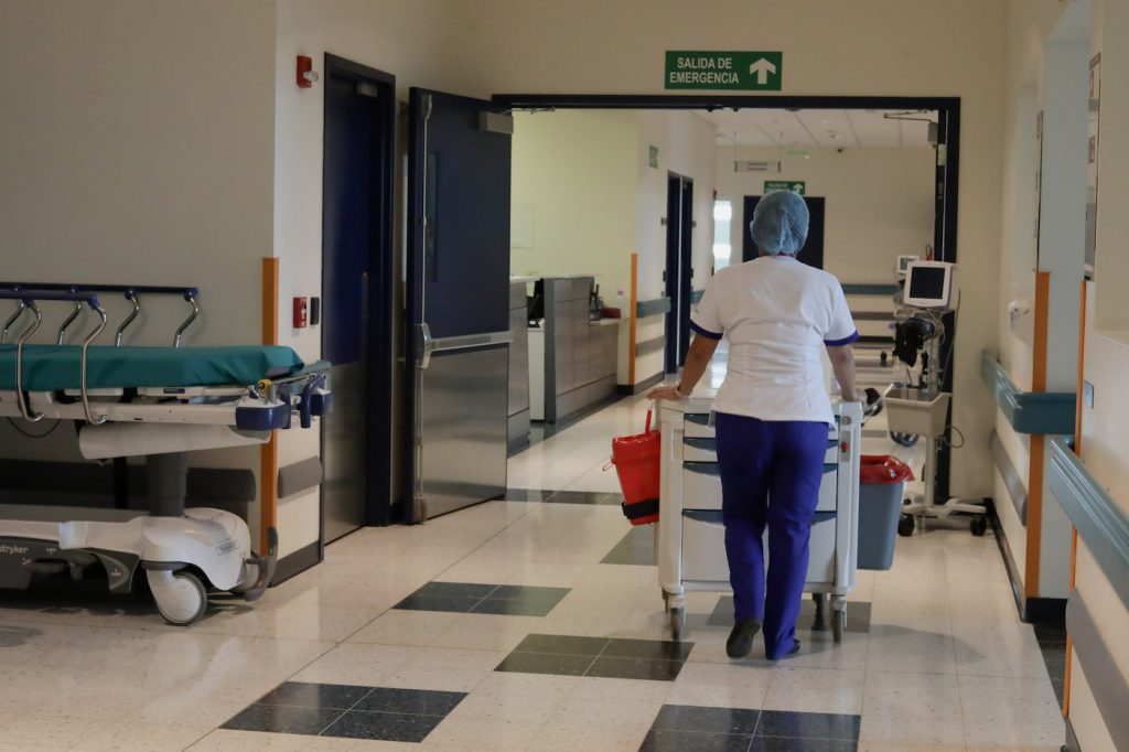 Récord de hospitalización por COVID-19: 56 en cuidados intensivos, otros 254 en salón
