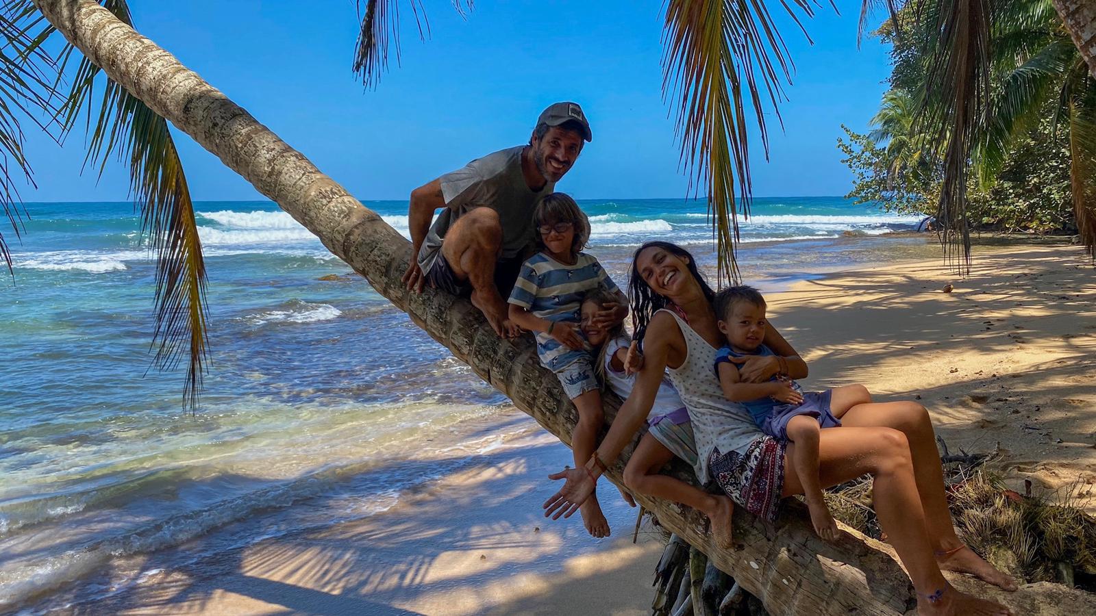 “Confinados en el paraíso”: Familia española recorría América y la pandemia la atrapó en Costa Rica