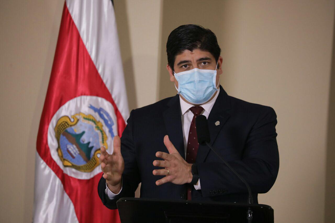 Presidente Alvarado guarda silencio pese a fuertes críticas a plan de nuevos impuestos