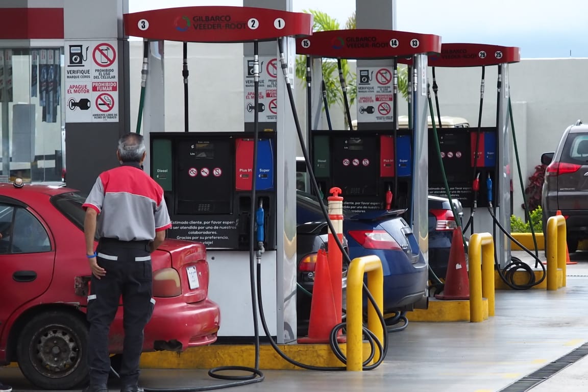 Apresúrese: litro de gasolina súper llegará a ¢730 y la regular ¢710 a la medianoche