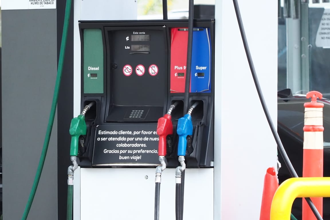 Jueves de aumentos en Costa Rica: suben las gasolinas y la mitad de rutas de autobús