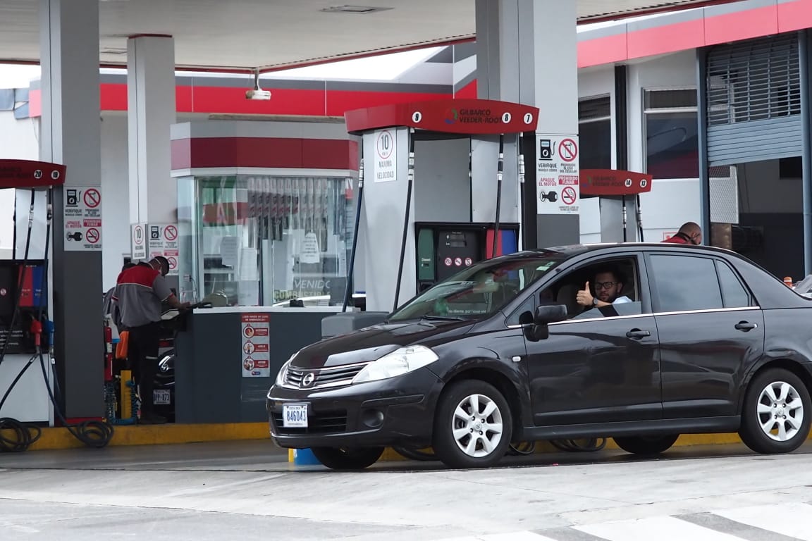 Aresep analiza aumento de ¢24 en precio de la gasolina súper y ¢22 en el diésel
