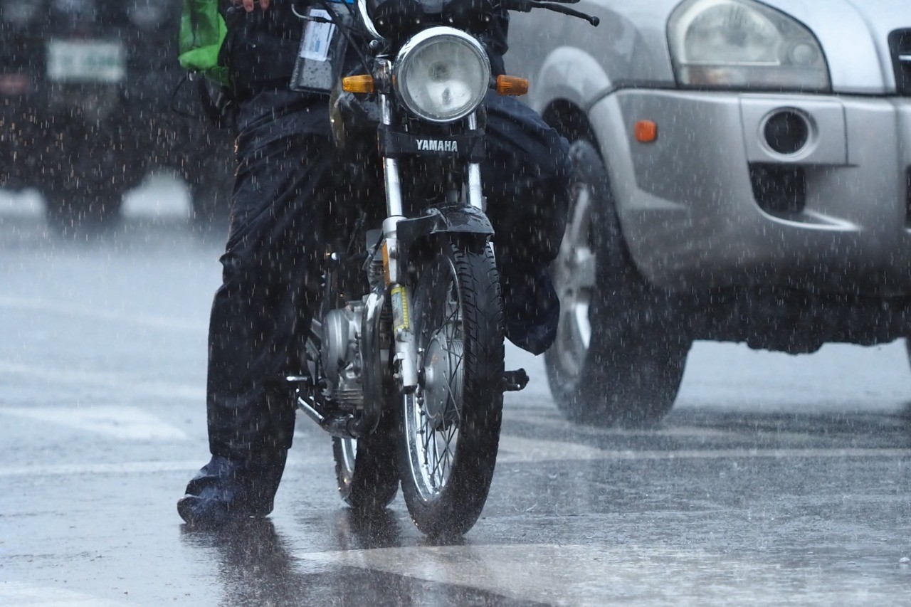 Gobierno busca poner multa de ¢20.000 a motociclistas que no porten chaleco y casco con número de placa