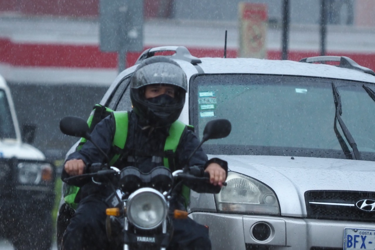 Gobierno confirma presentación de proyecto para que motociclistas porten chaleco con número de placa