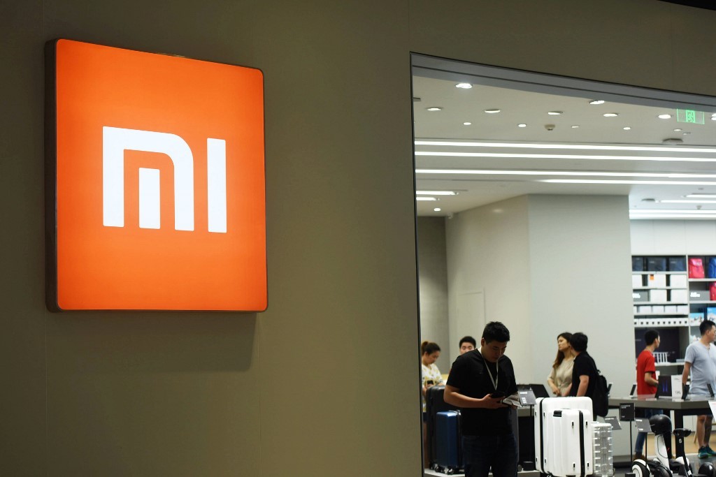 Fabricante chino de teléfonos Xiaomi cae en bolsa tras inclusión en lista negra de EE.UU.