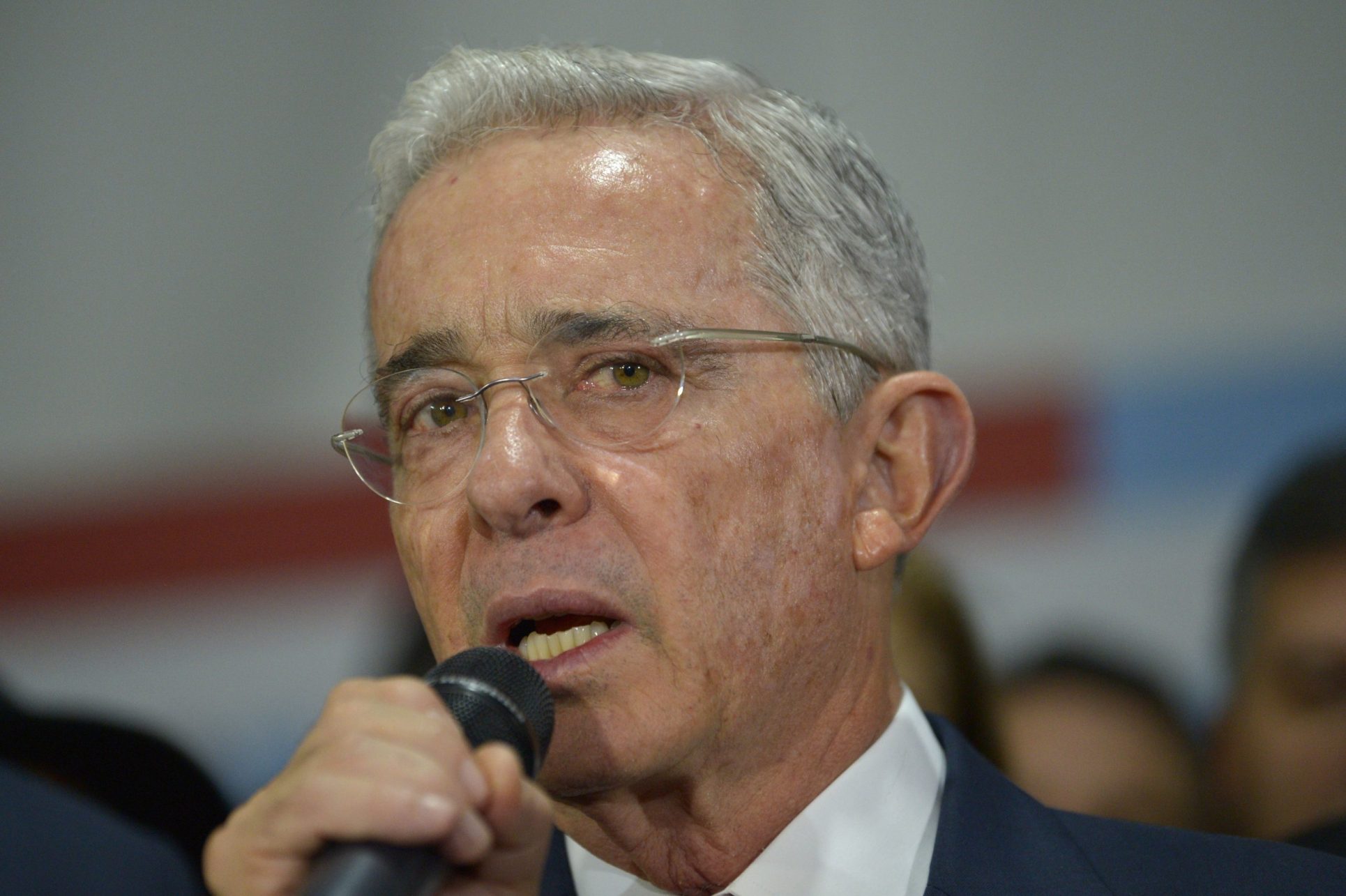 Expresidente Uribe anuncia que justicia colombiana ordenó su captura