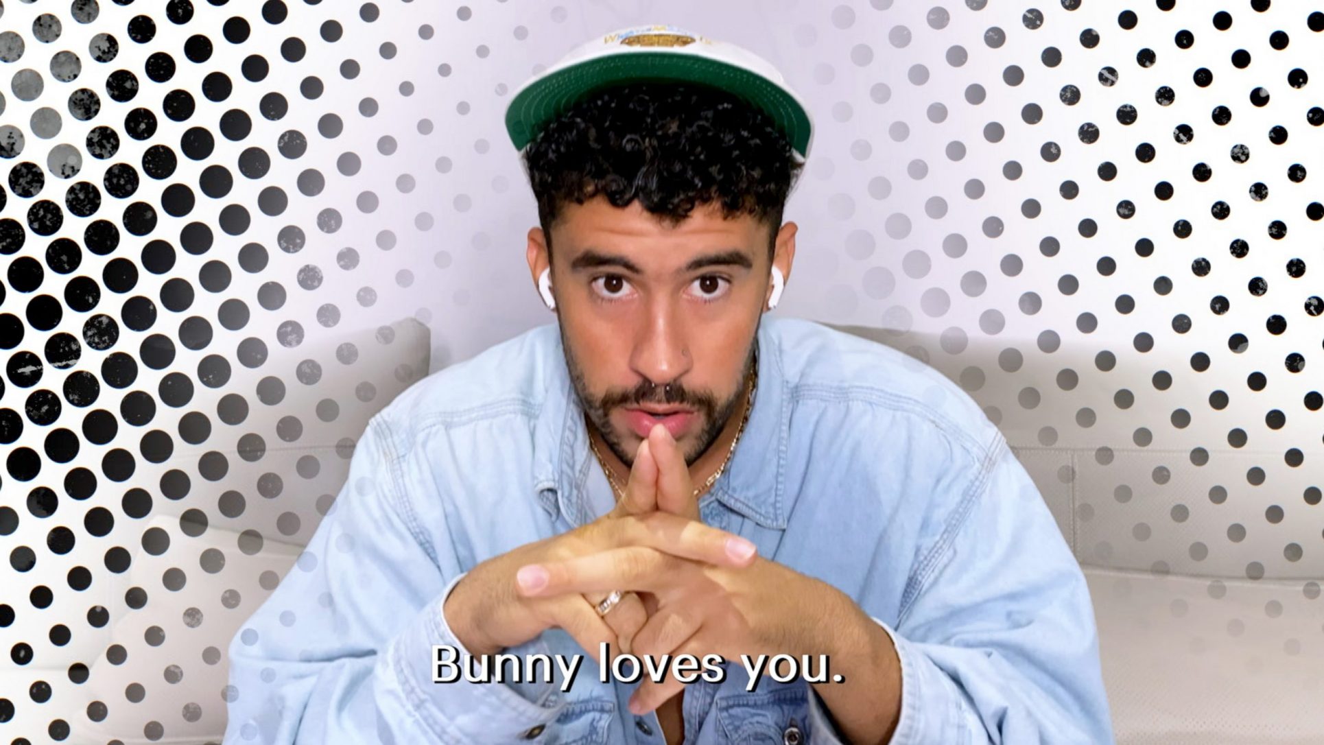 Bad Bunny y Alejandro Fernández cantan en anuncios de campaña de Biden