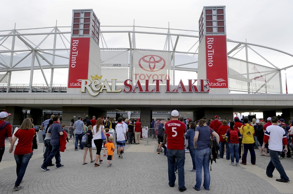 Dueño del Real Salt Lake de la MLS venderá clubes tras acusaciones de racismo