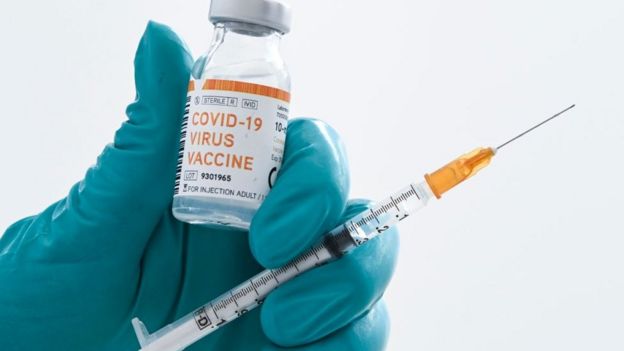“Hay un juego político, económico y estratégico detrás de las vacunas que es una receta para el desastre”