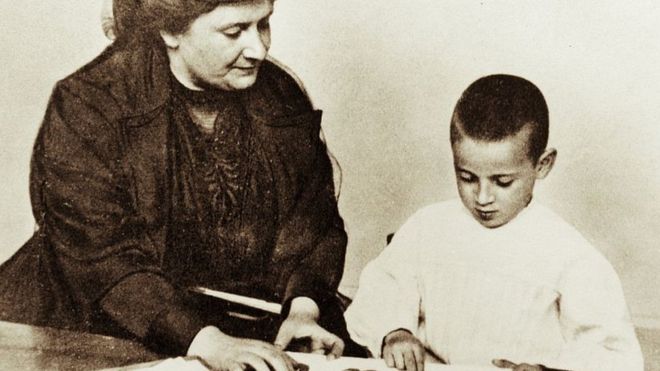 Método Montessori: la paradójica vida de la creadora del método educativo para niños desfavorecidos