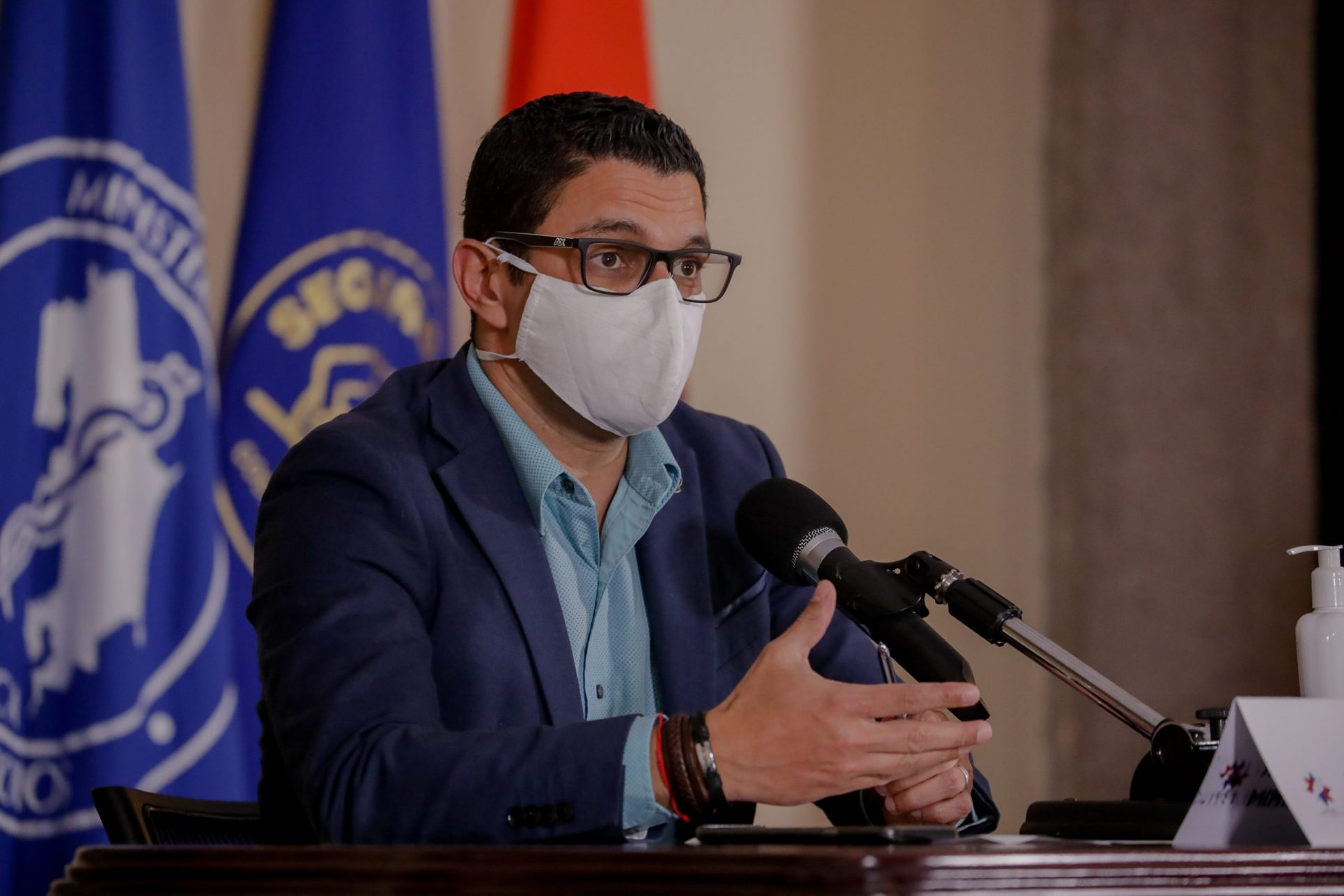 Ante críticas por cierres, jerarca Daniel Salas señala otros ministros: “A mí me corresponde hablar de salud”