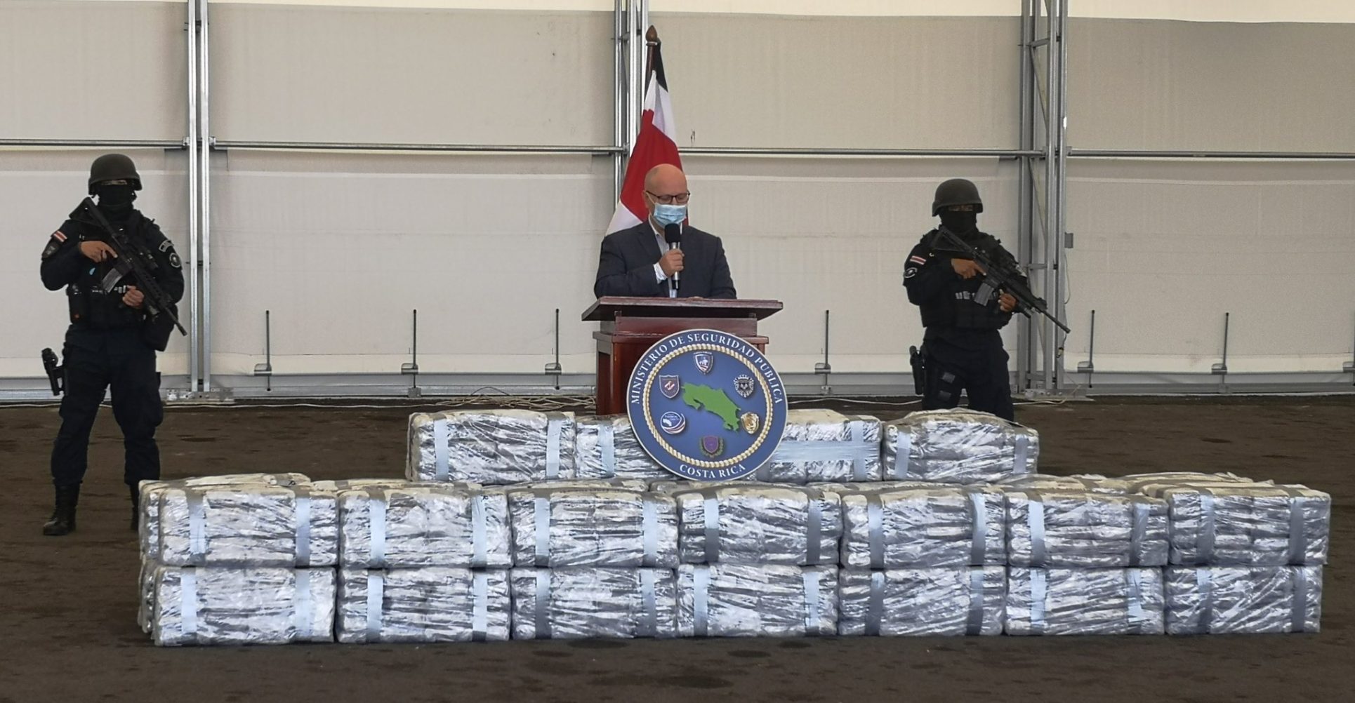 Policía decomisa 918 paquetes con cocaína en contenedor que iba a Holanda