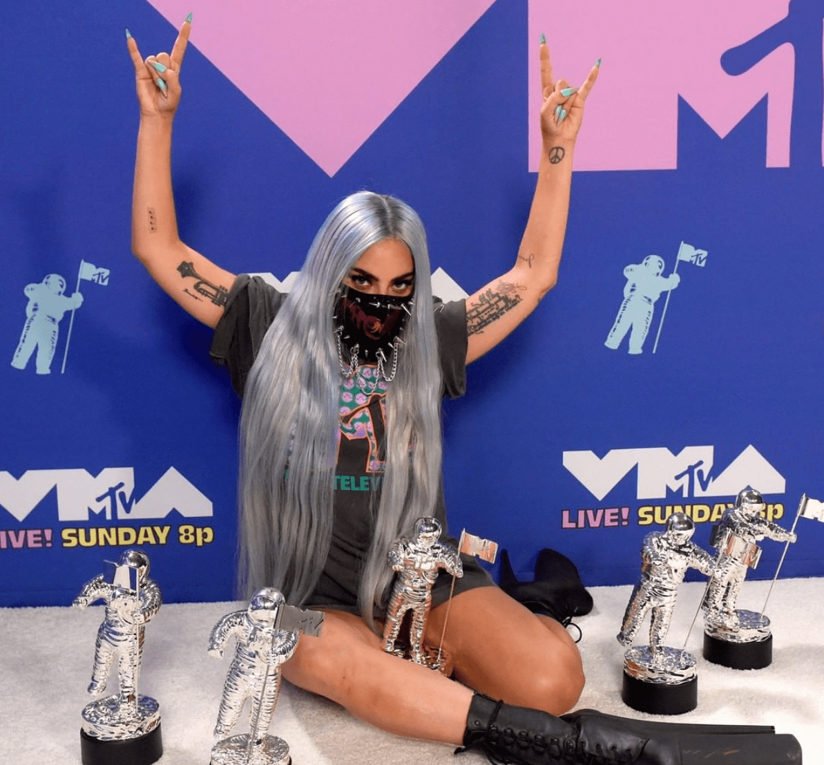 Lady Gaga reinó en los premios de MTV: vea aquí sus vestidos y mascarillas que dan de qué hablar