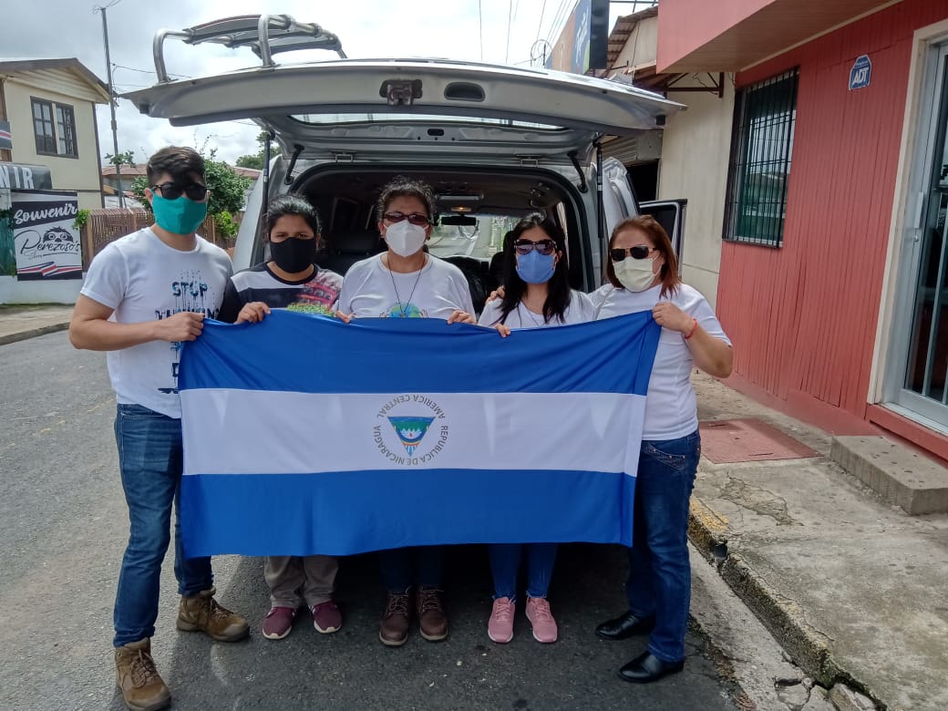 Estudiantes exiliados en Costa Rica brindan consultas médicas a nicas