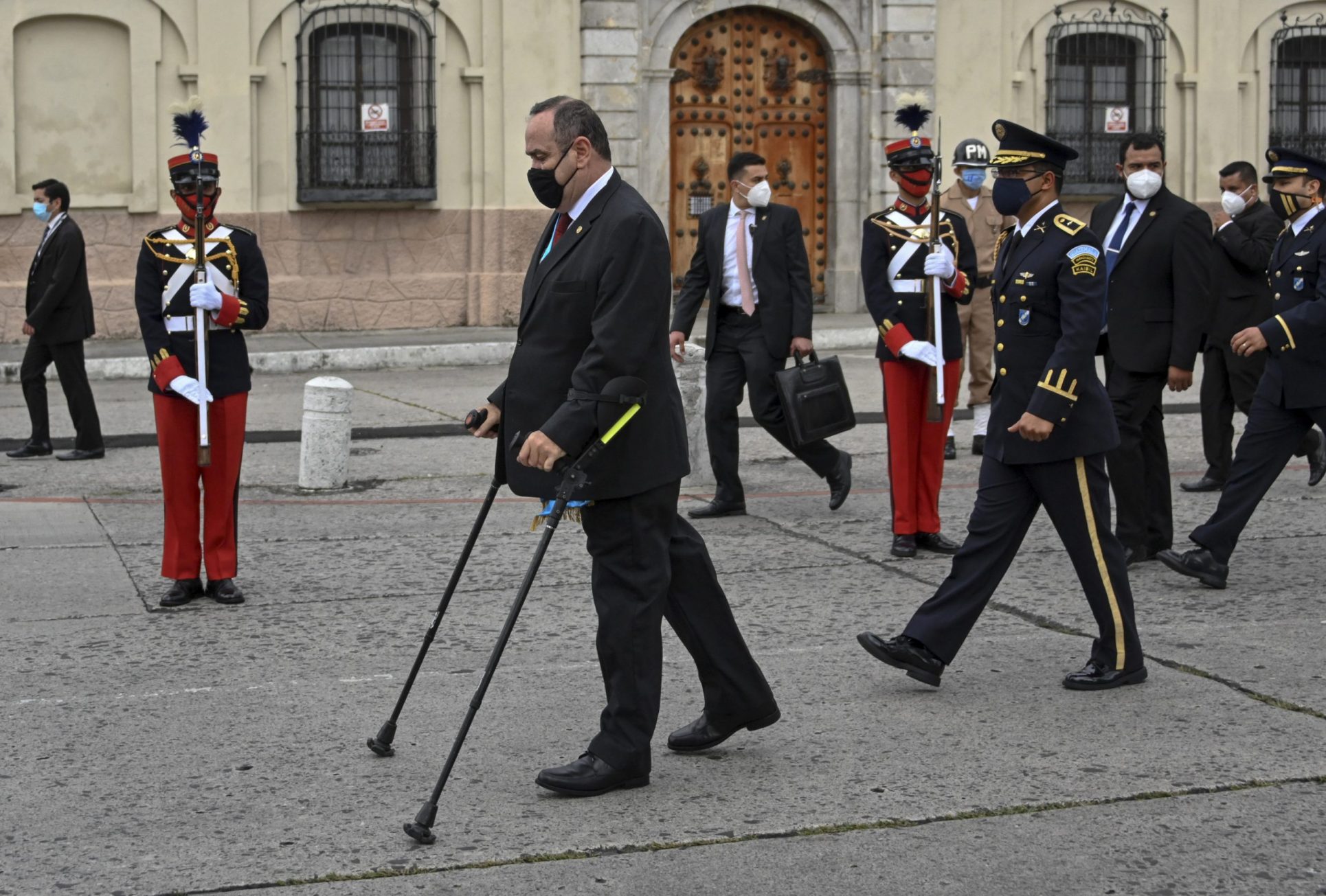 El presidente de Guatemala se contagia de COVID-19