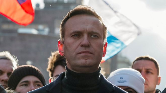 Alexei Navalny: las dos horas que le salvaron la vida al opositor ruso crítico de Putin