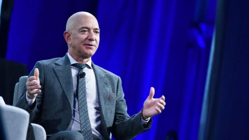 Jeff Bezos viajará en el primer vuelo turístico al espacio de su compañía Blue Origin