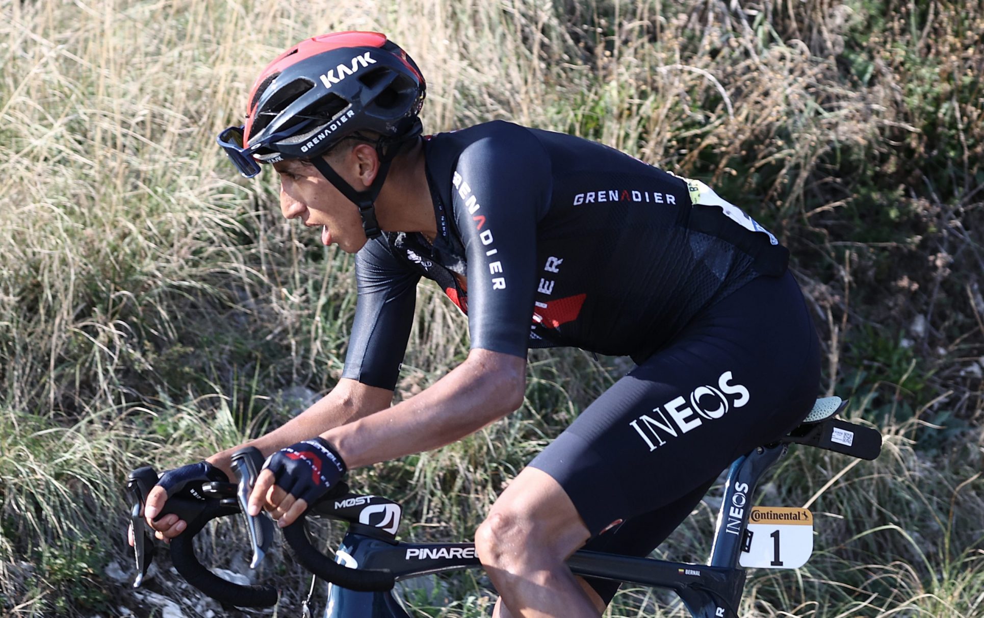 Amador compite hoy en el Tour de Francia sin su líder, se retiró Bernal