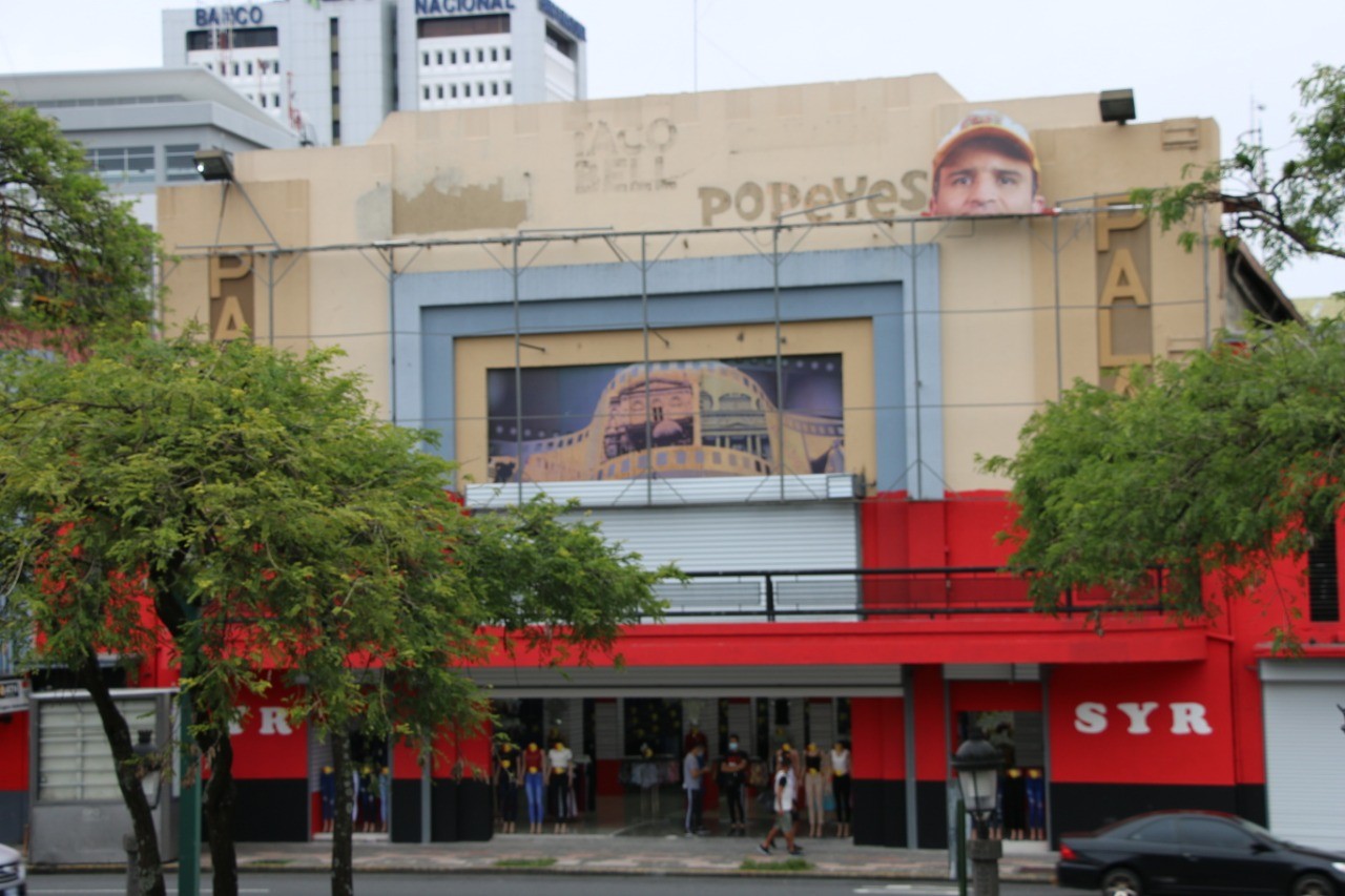 Municipalidad de San José gestionará retiro de la estructura en fachada del antiguo Cine Palace y que causó indignación