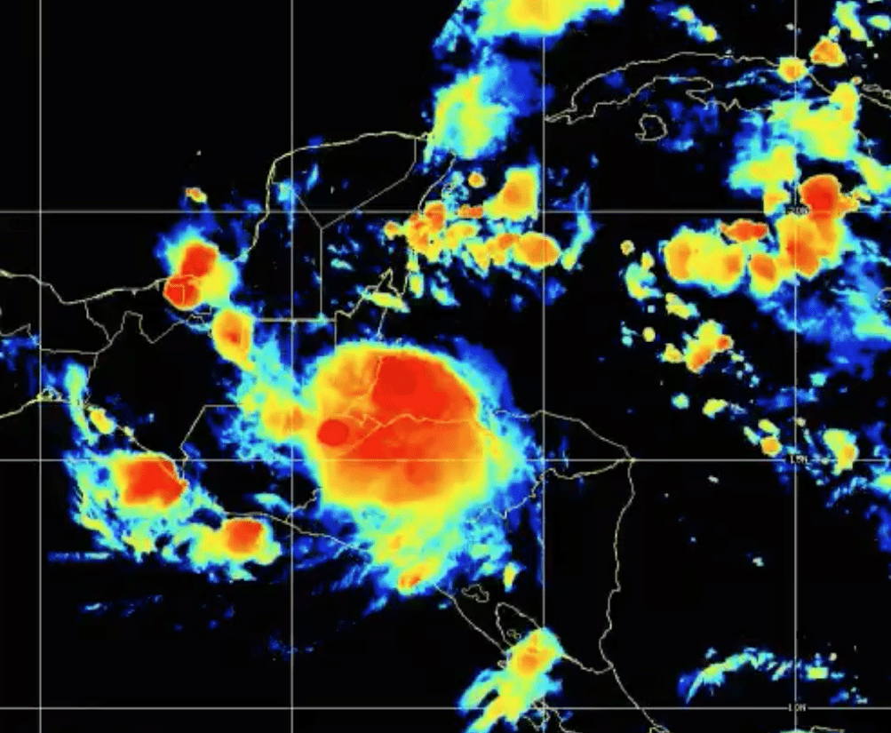 Avión captó el interior de Nana cuando era tormenta tropical, que impactó el norte de Centroamérica