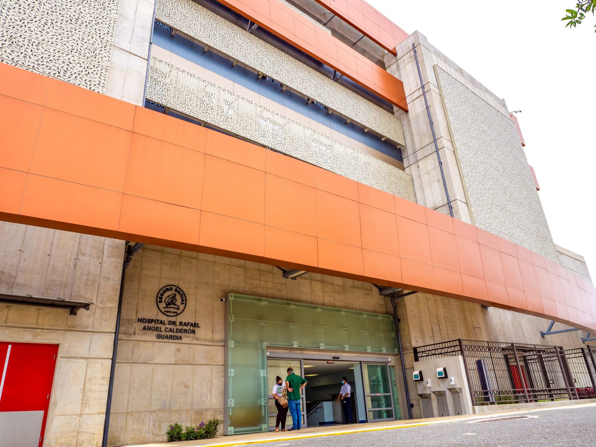 Hospital Calderón Guardia comprará 37.800 mascarillas N-95 ante “cuestionamientos” por escasez