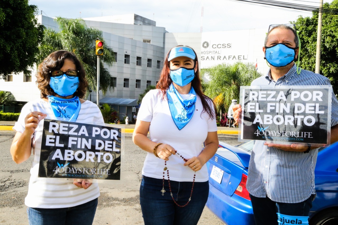 Grupos antiaborto protestarán frente hospitales durante 40 días contra norma técnica