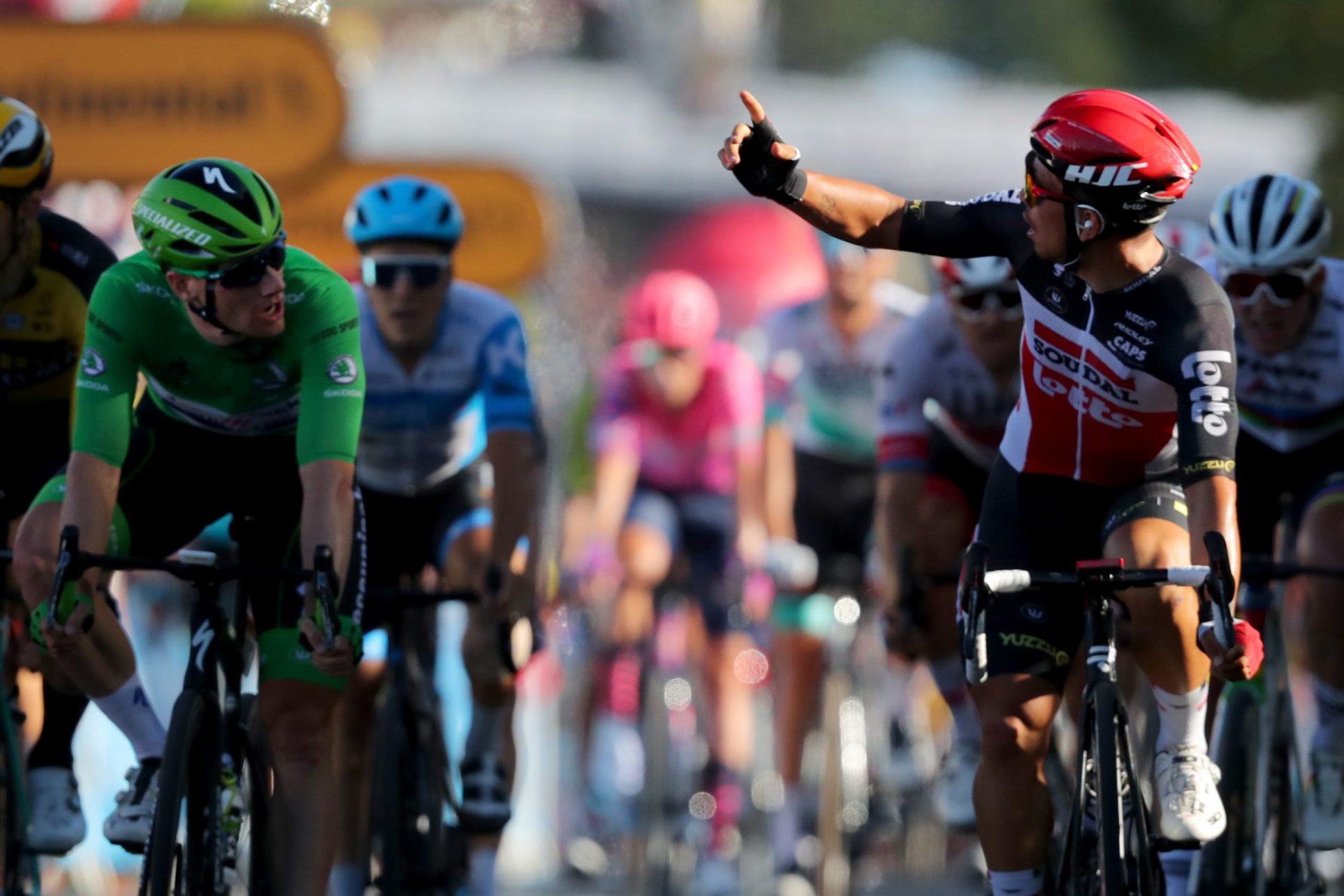 Triunfo del australiano Caleb Ewan en el Tour en etapa sin contratiempos para equipo de Amador
