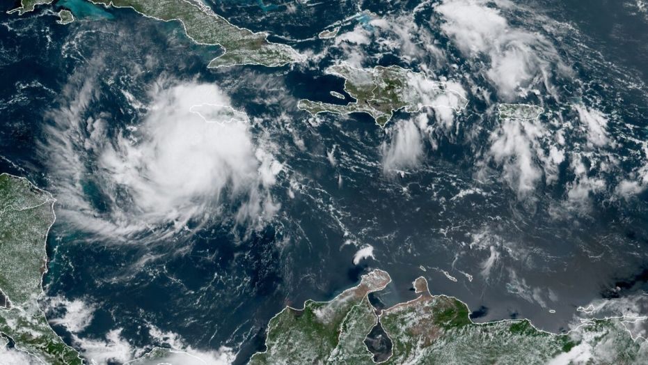 Nana entra en Guatemala degradada a tormenta tropical tras impactar en Belice