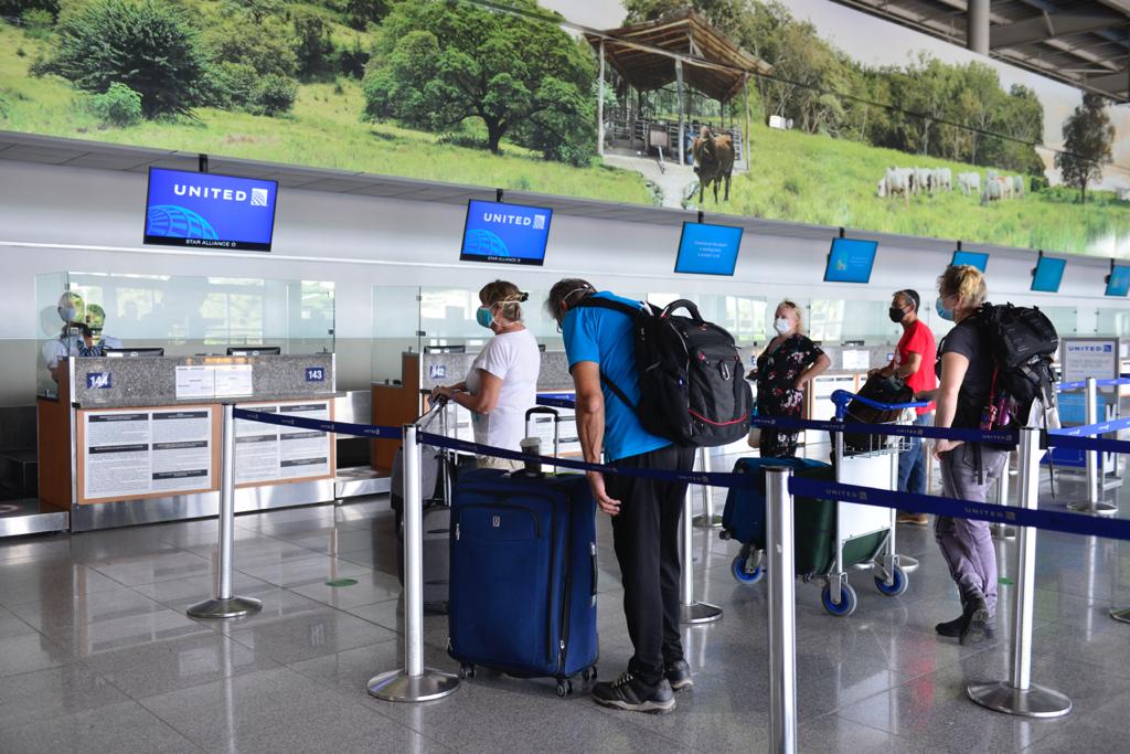 Florida continúa fuera de la lista para ingresar a Costa Rica y sector turismo pide apertura aérea total