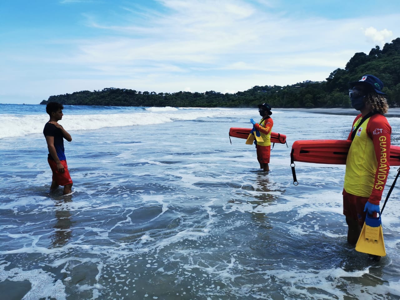 Frecuencia de rescates acuáticos en aumento ante alta visitación en playas en Costa Rica