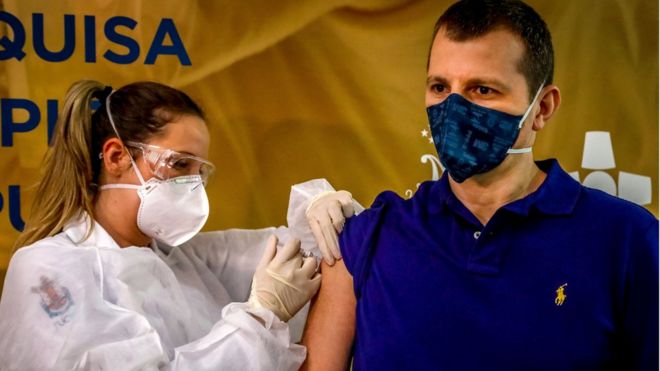 Vacuna contra la COVID-19: Por qué Brasil es considerado el “laboratorio perfecto” para probarlas