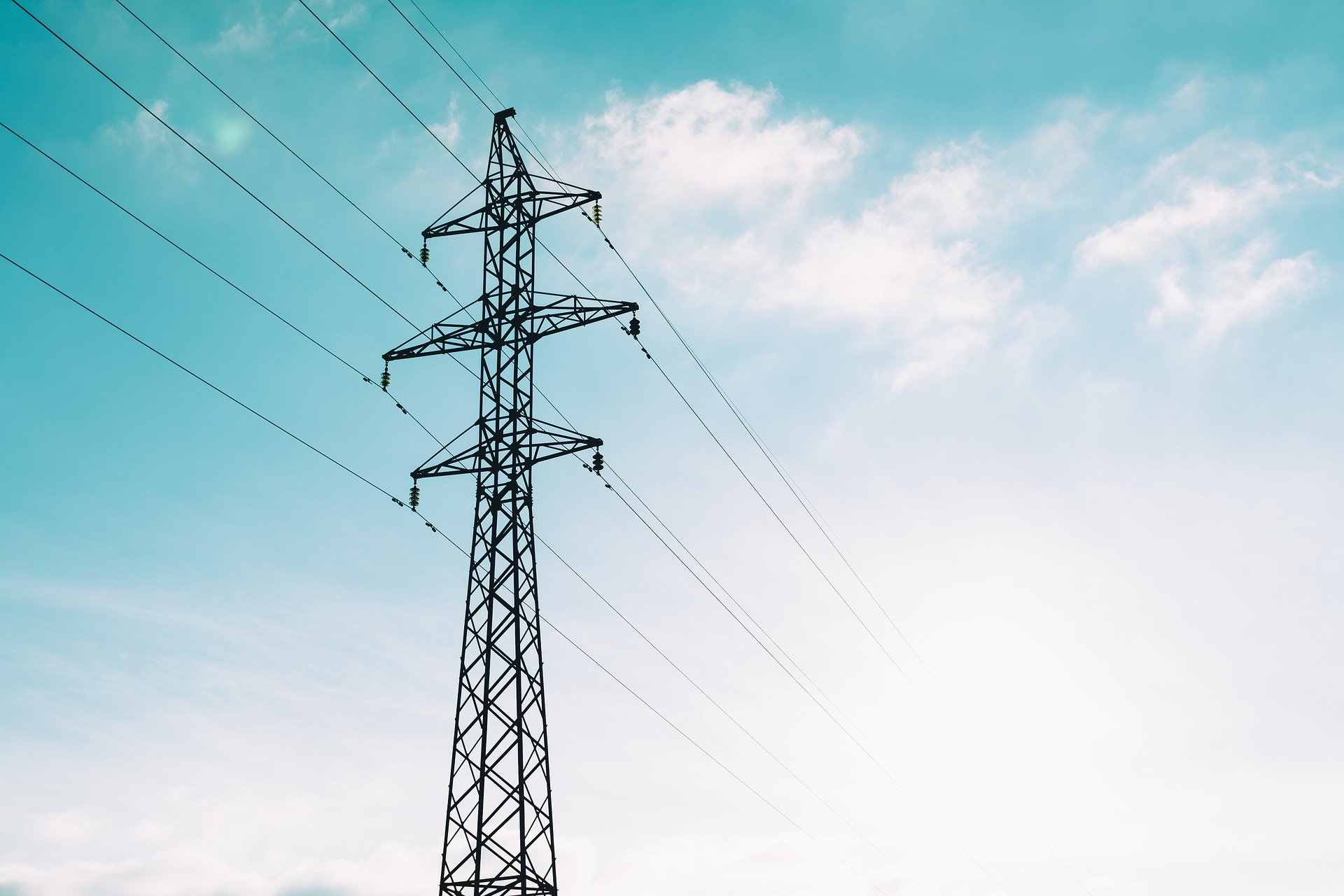 Aresep propone rebaja en tarifas eléctricas de entre 1% y 5% 