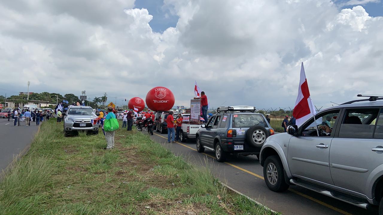 Sindicatos se manifestaron cerca del Aeropuerto Juan Santamaría