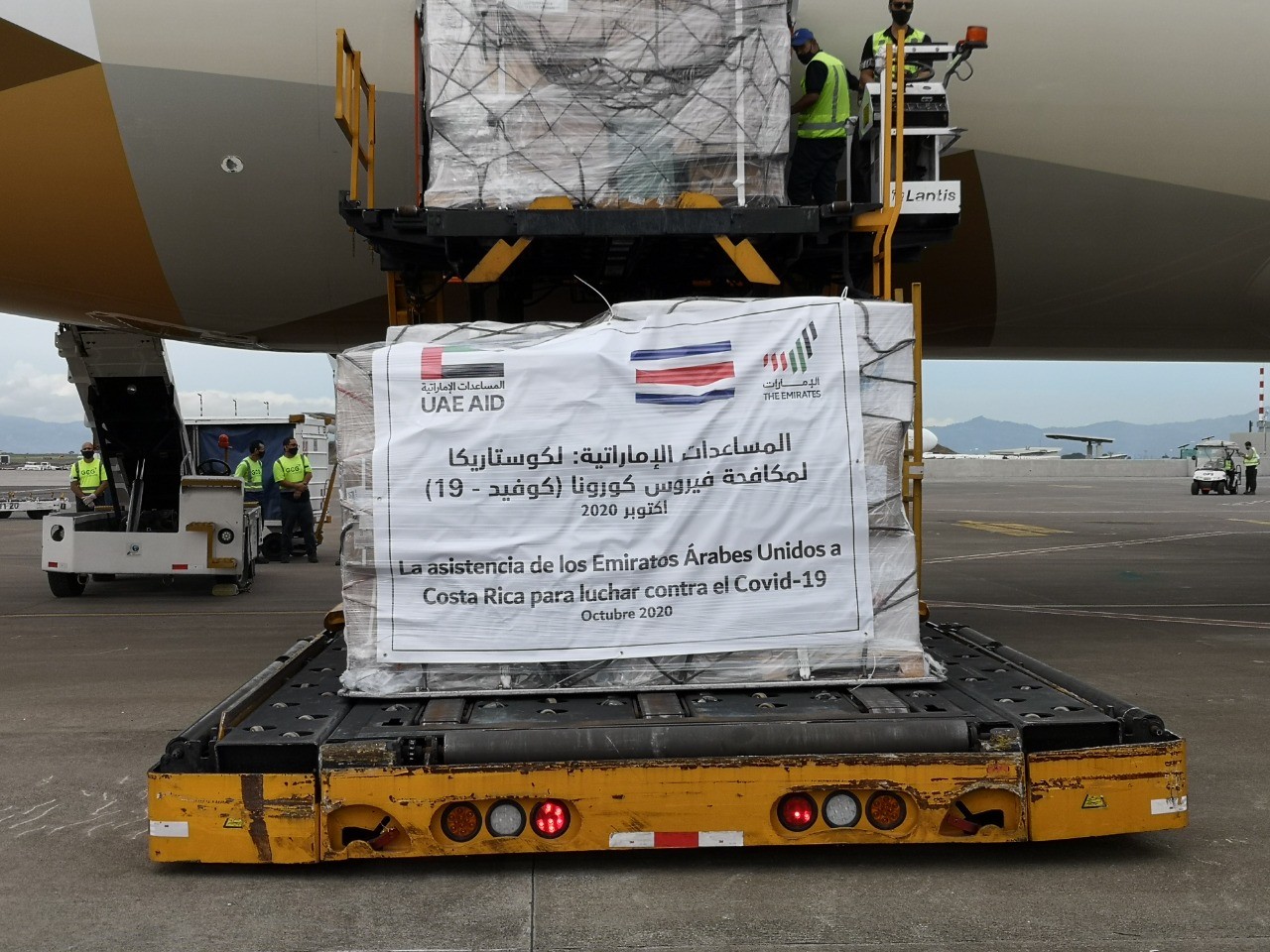 Emiratos envían 18 toneladas de insumos contra COVID-19 a Costa Rica