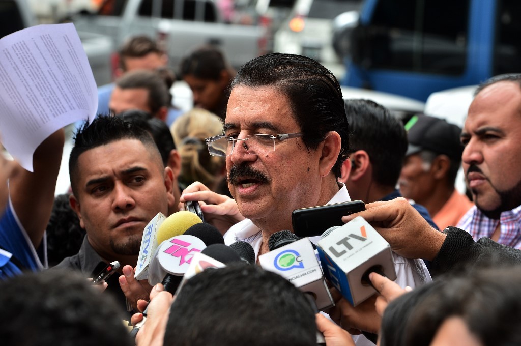 Expresidente hondureño Zelaya retenido en aeropuerto por llevar dinero sin declarar