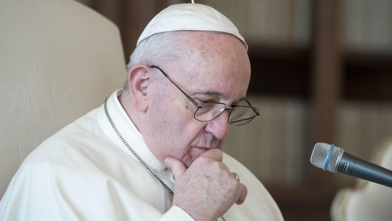 Papa Francisco sale bien de operación del colon a la que se sometió este domingo