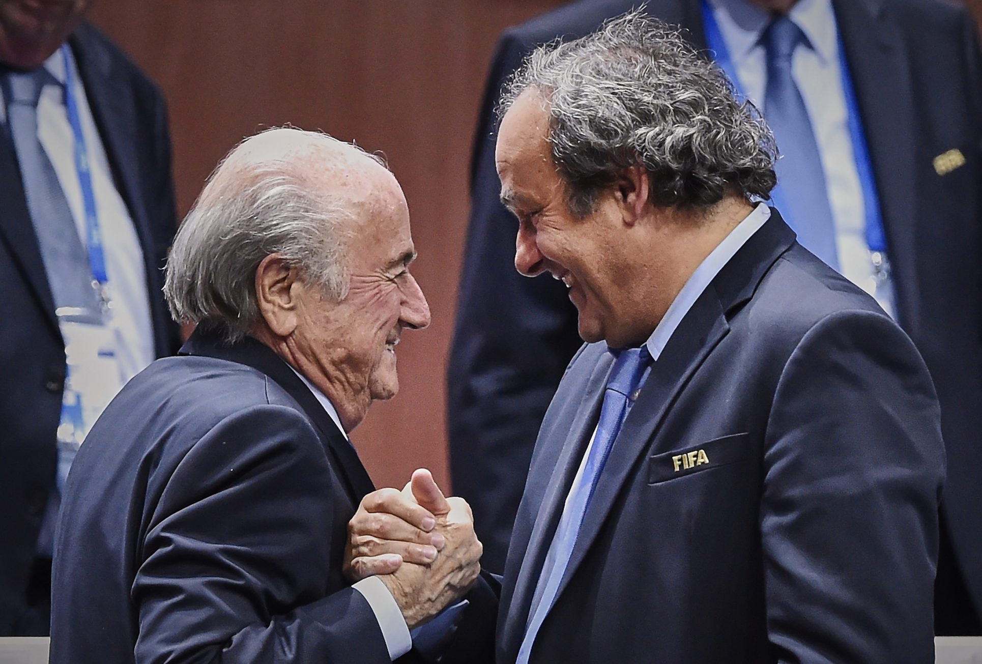Joseph Blatter y Michel Platini son acusados de estafa en Suiza