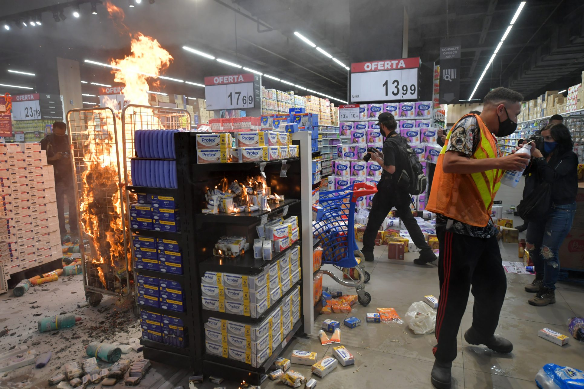 Protestas en Brasil tras la muerte brutal de un hombre negro en un supermercado