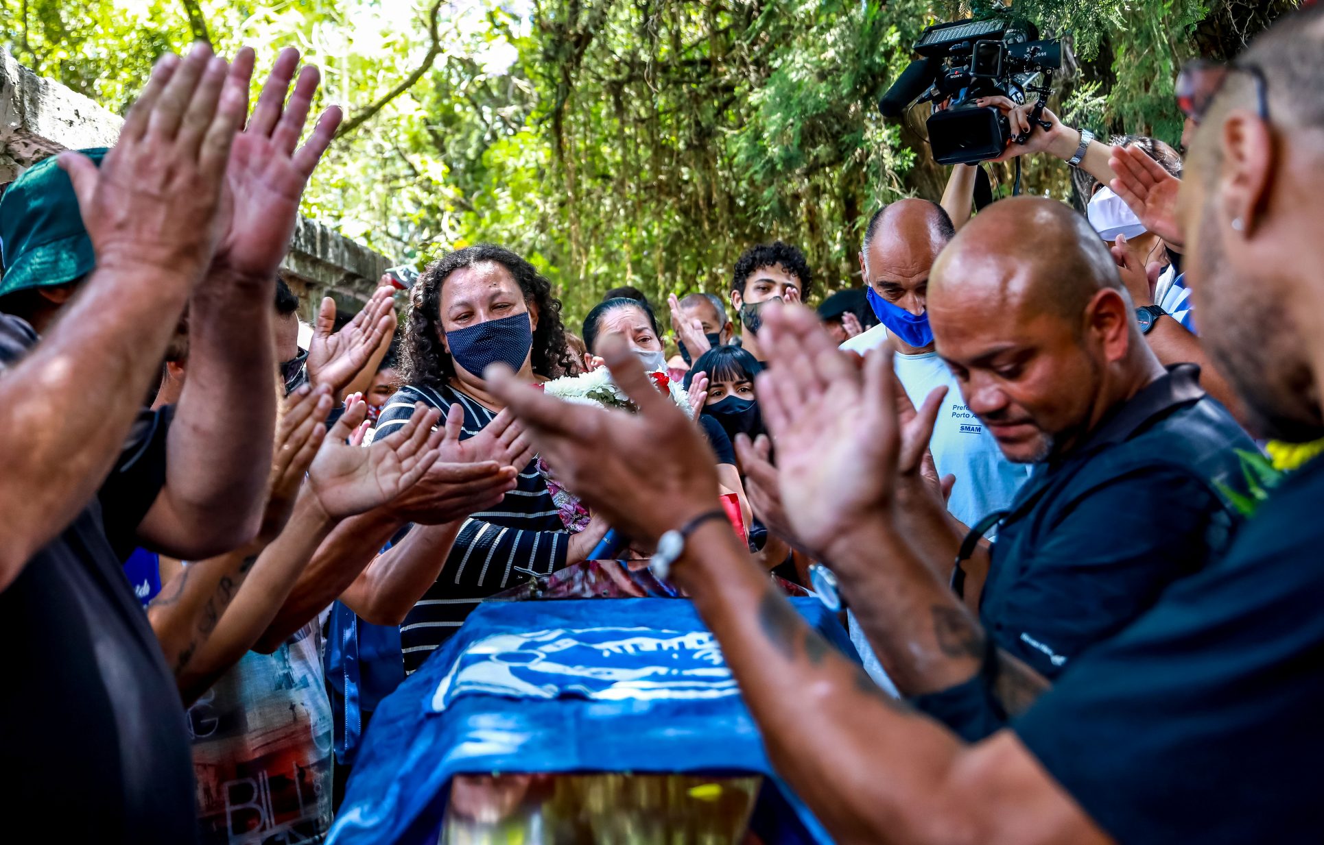 Brasil despide con “inmensa tristeza” al hombre negro golpeado hasta la muerte