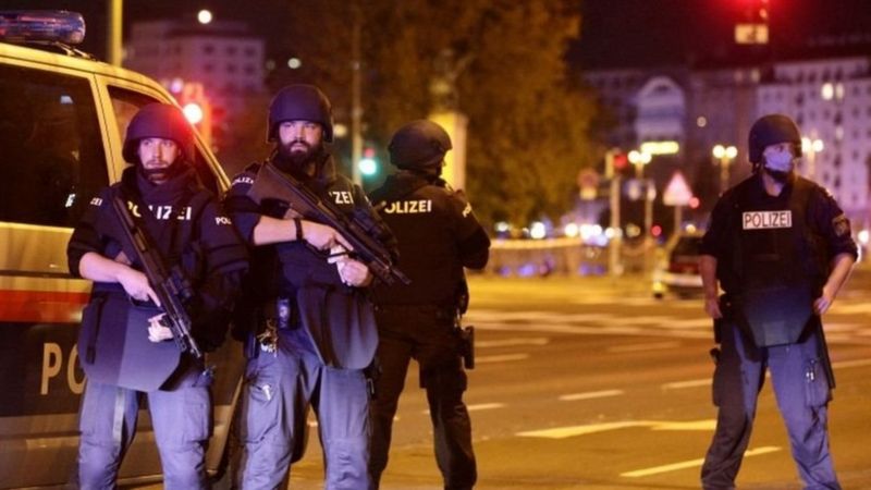 Ataque en Viena: al menos 5 muertos y más de 15 heridos en un “repulsivo atentado terrorista”