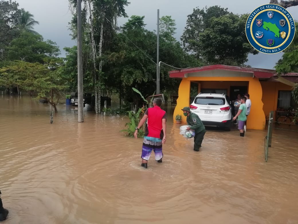 Más de 1.700 personas permanecen en albergues por lluvias