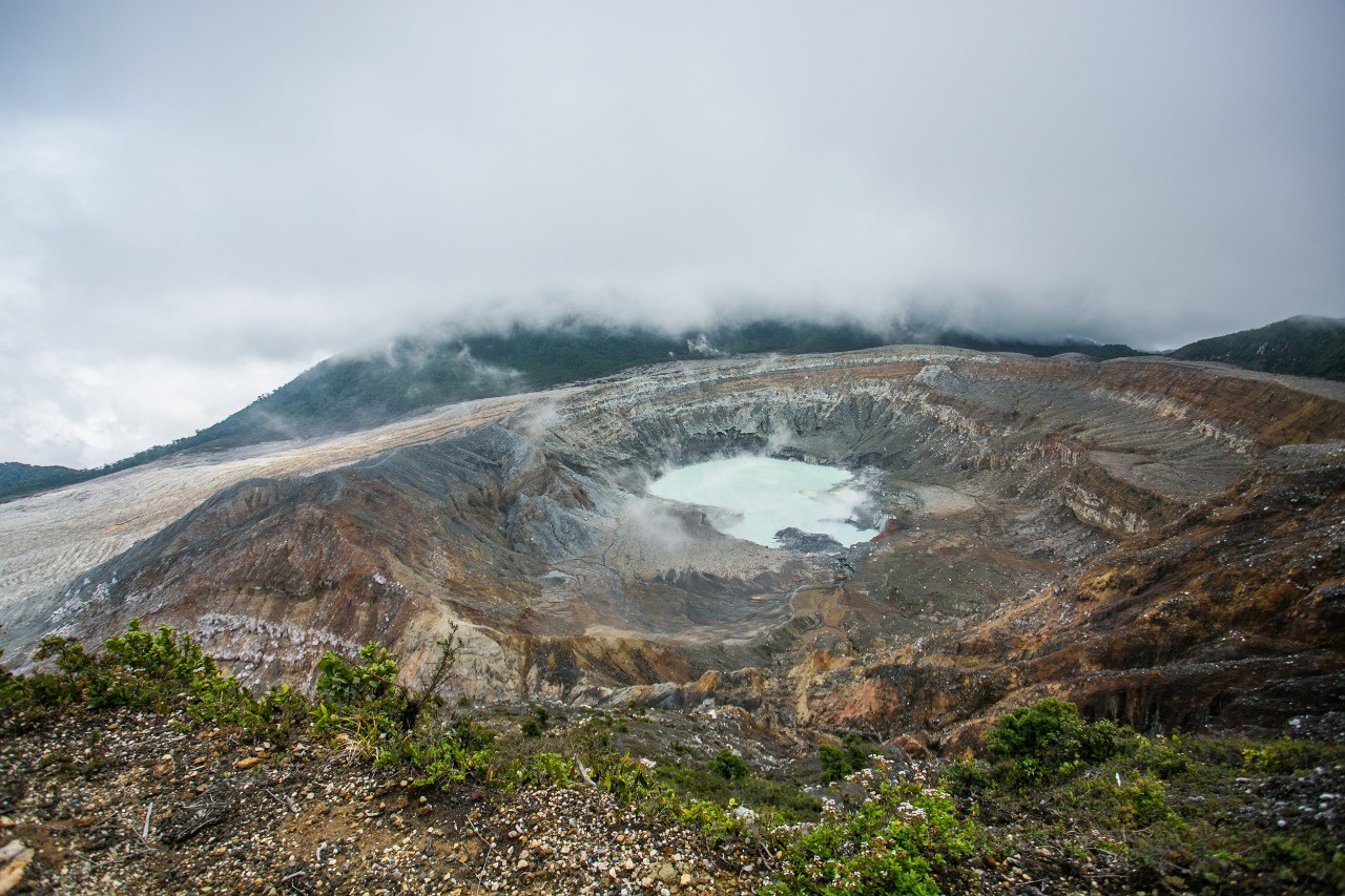 Mitos y verdades de lo que está ocurriendo con la actividad del Volcán Poás