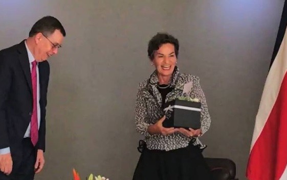 Chile premia a Christiana Figueres por su aporte en favor del clima