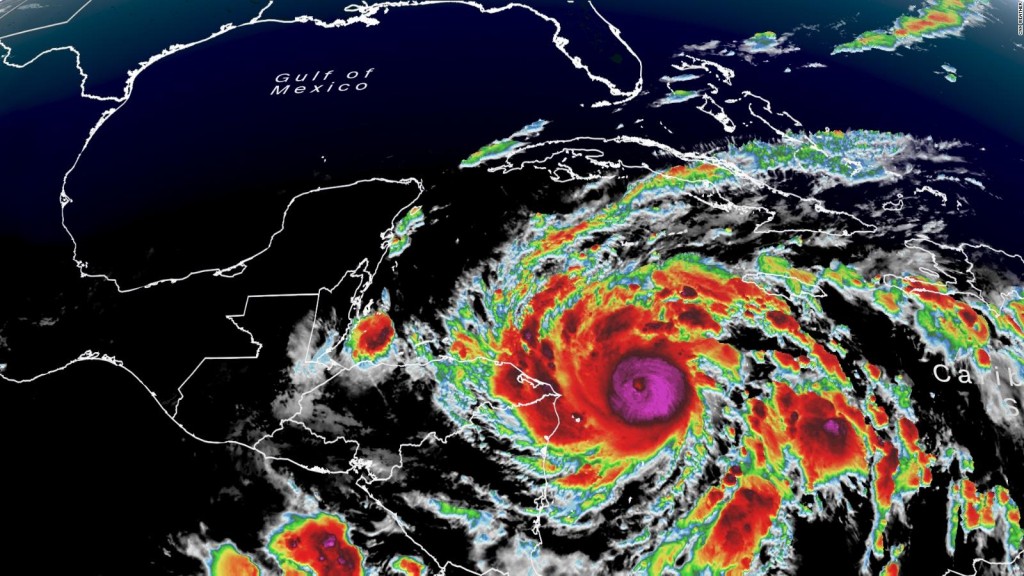 Así se ve desde el espacio el huracán Eta de categoría 4