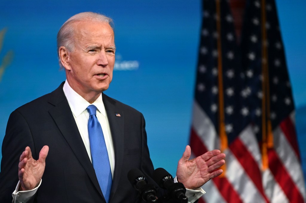 Biden promete “millones de empleos” para la industria manufacturera