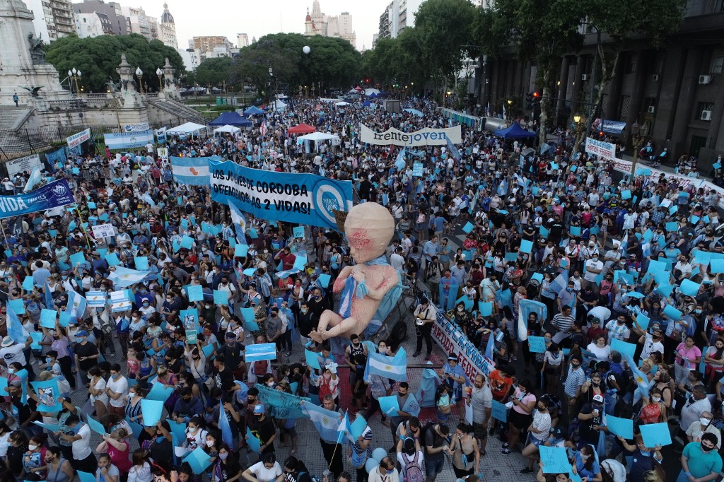 Congreso argentino suma votos para legalizar aborto