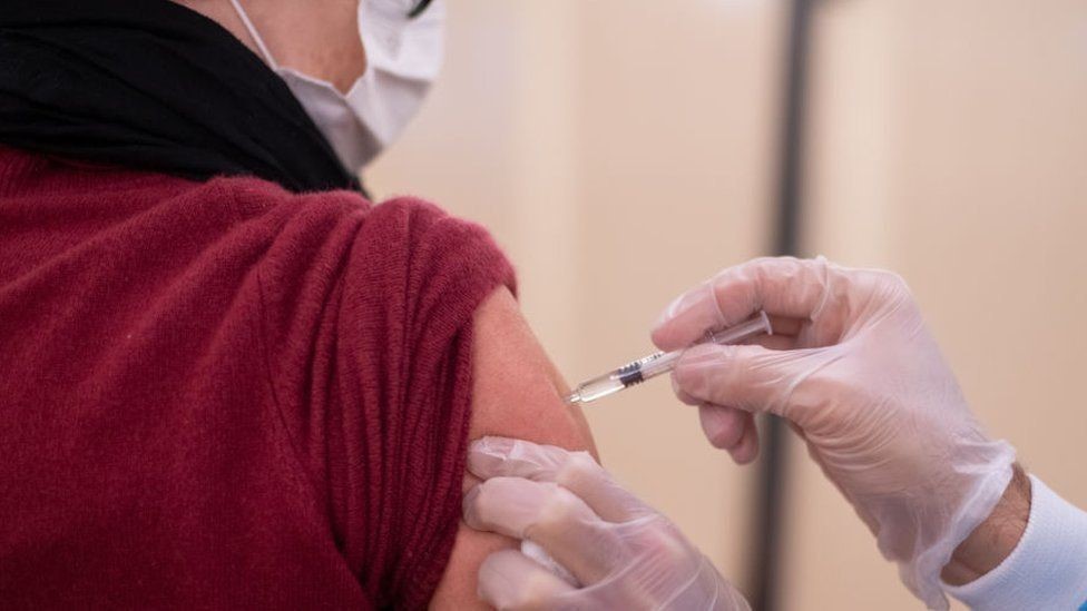 ¿Deberían ser obligatorias las vacunas contra el covid-19?