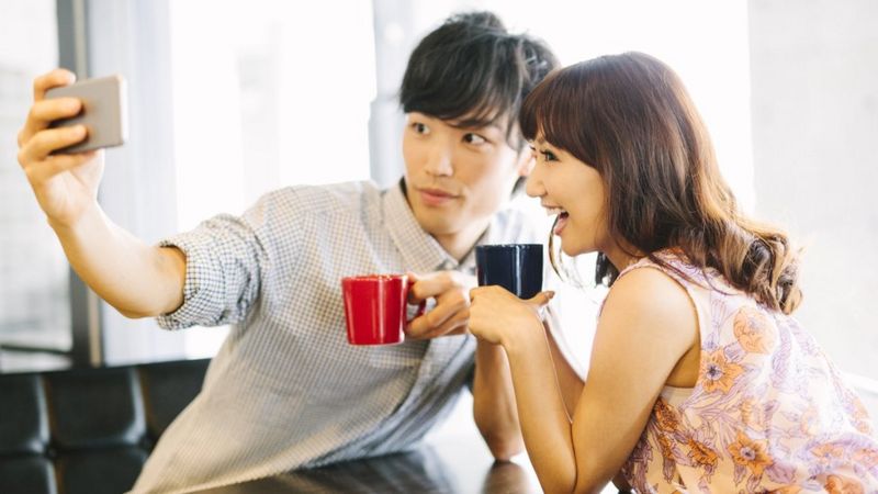 El plan de Japón para que su gente encuentre pareja (y se reproduzca)