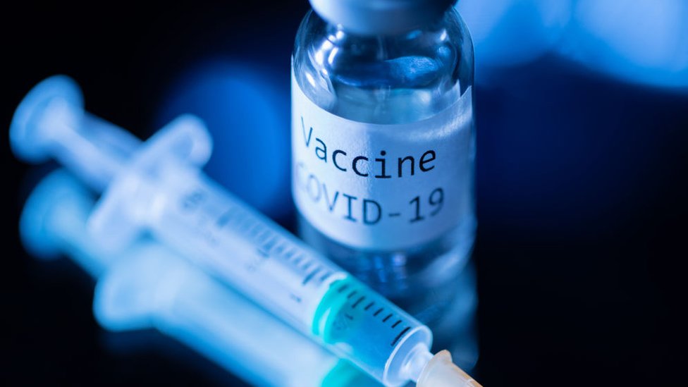 Primeras dosis de vacunas llegarán esta noche al país; aplicación comienza mañana