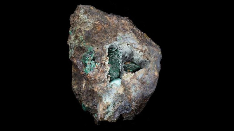 Kernowita, el “increíble” nuevo mineral descubierto en una roca extraída de una mina hace 220 años